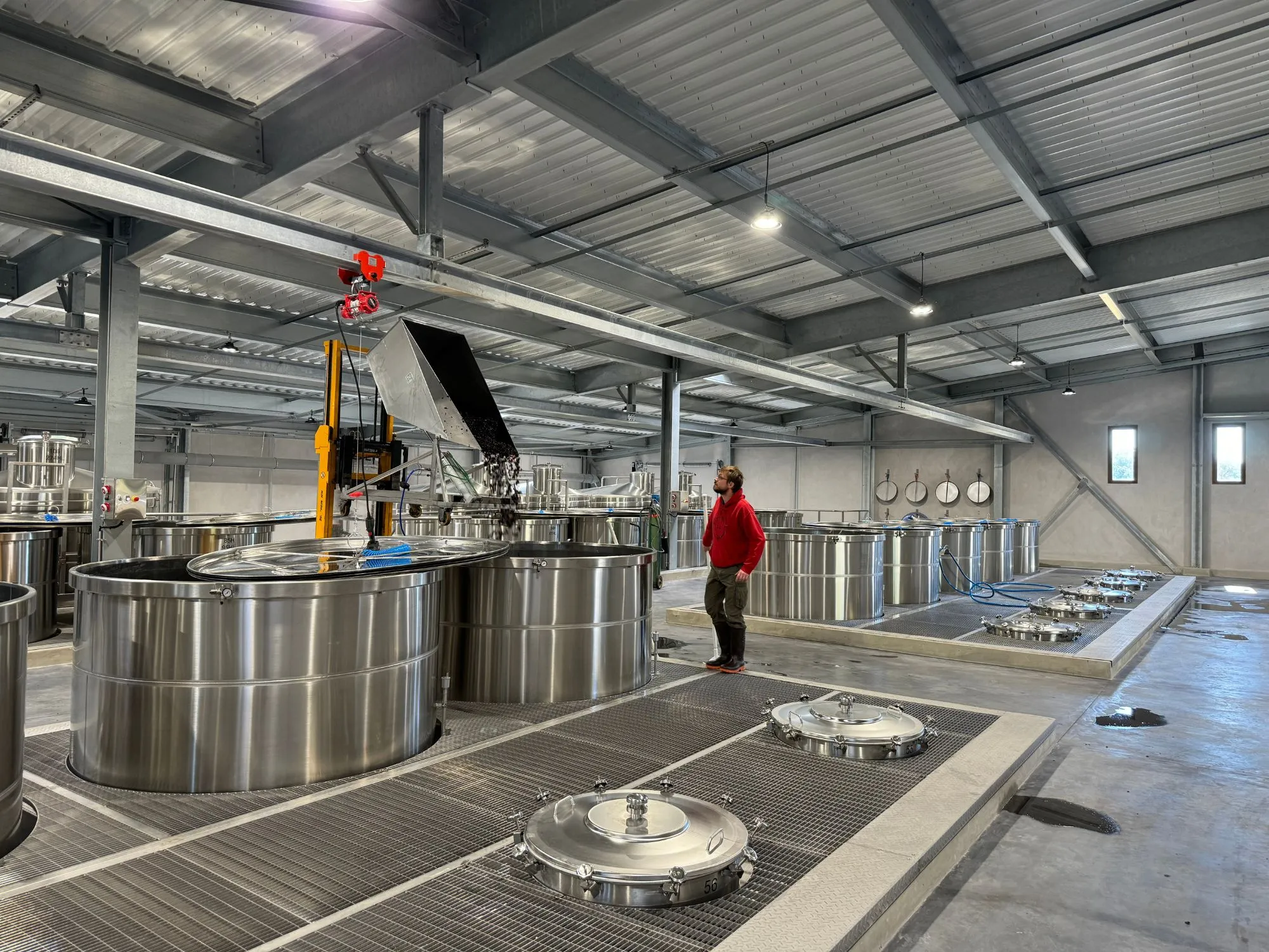 Ingénierie vitivinicole : Un chai à barriques aux ambiances maîtrisées accueille l’élevage bois